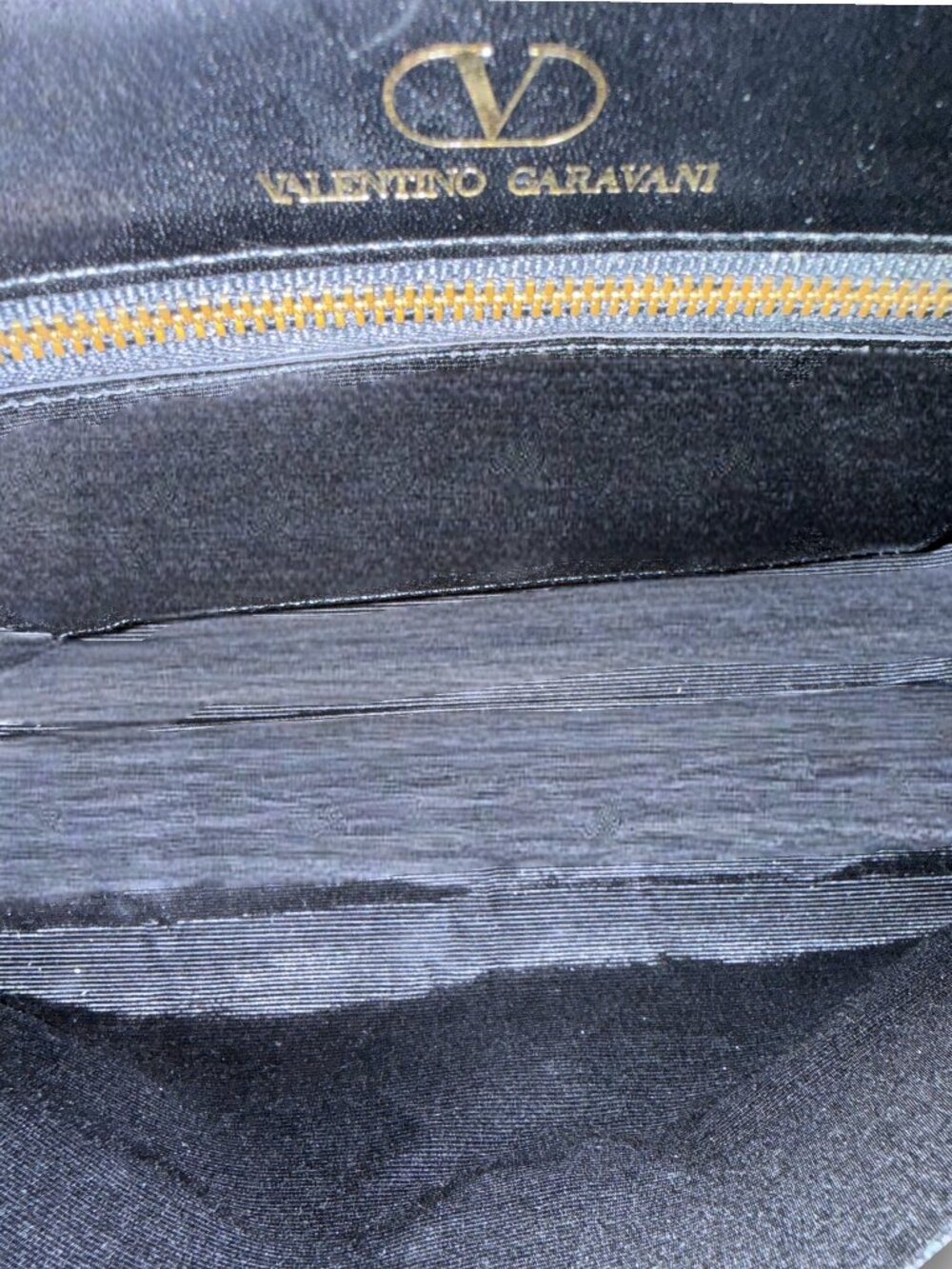 Valentino Garavani Vintage Leather Shoulder Bag w/Iconic Gold Logo Buckle & COA - Picture 11 of 16